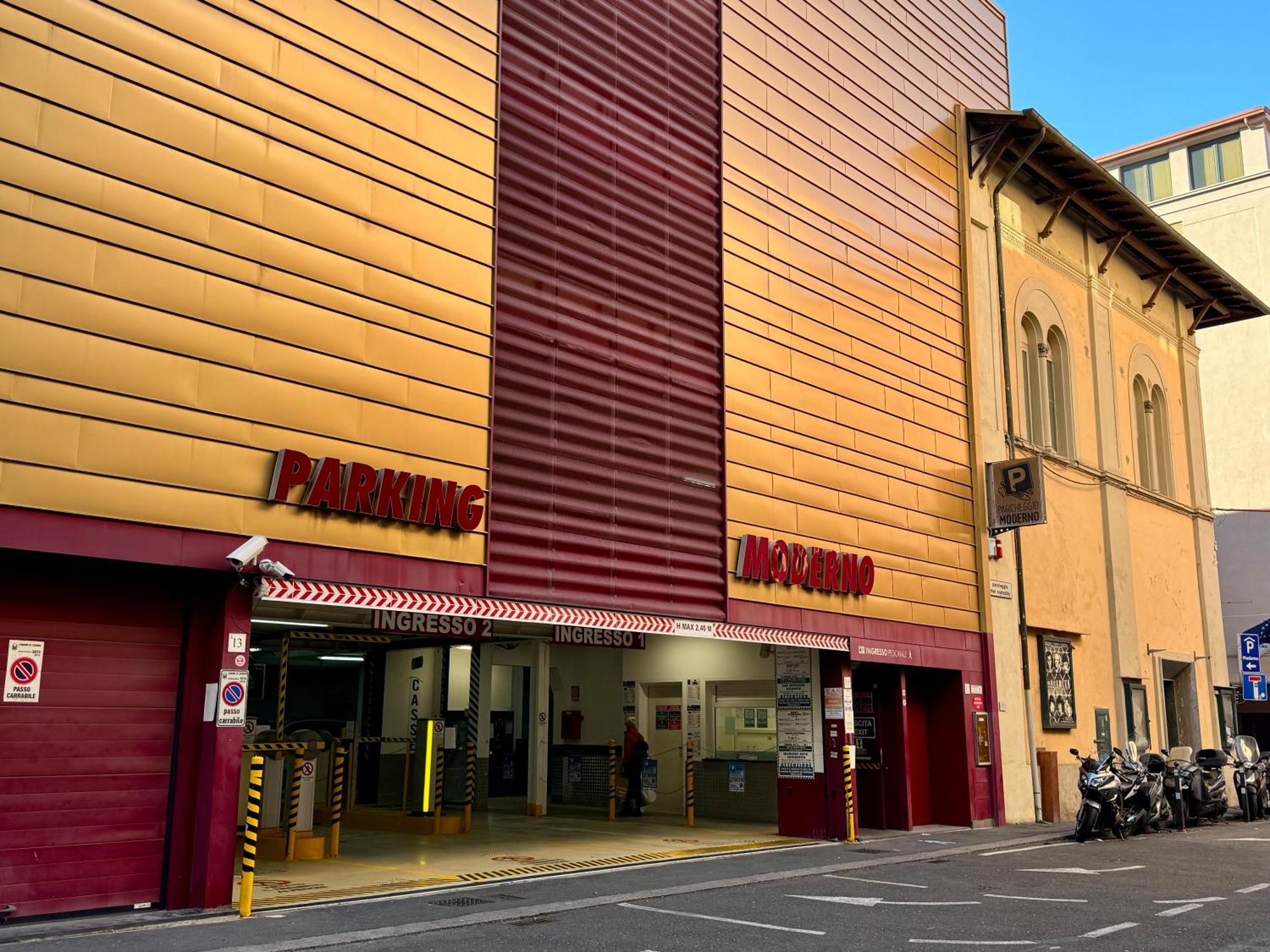 Affittacamere The Shuttle Livorno Exterior photo