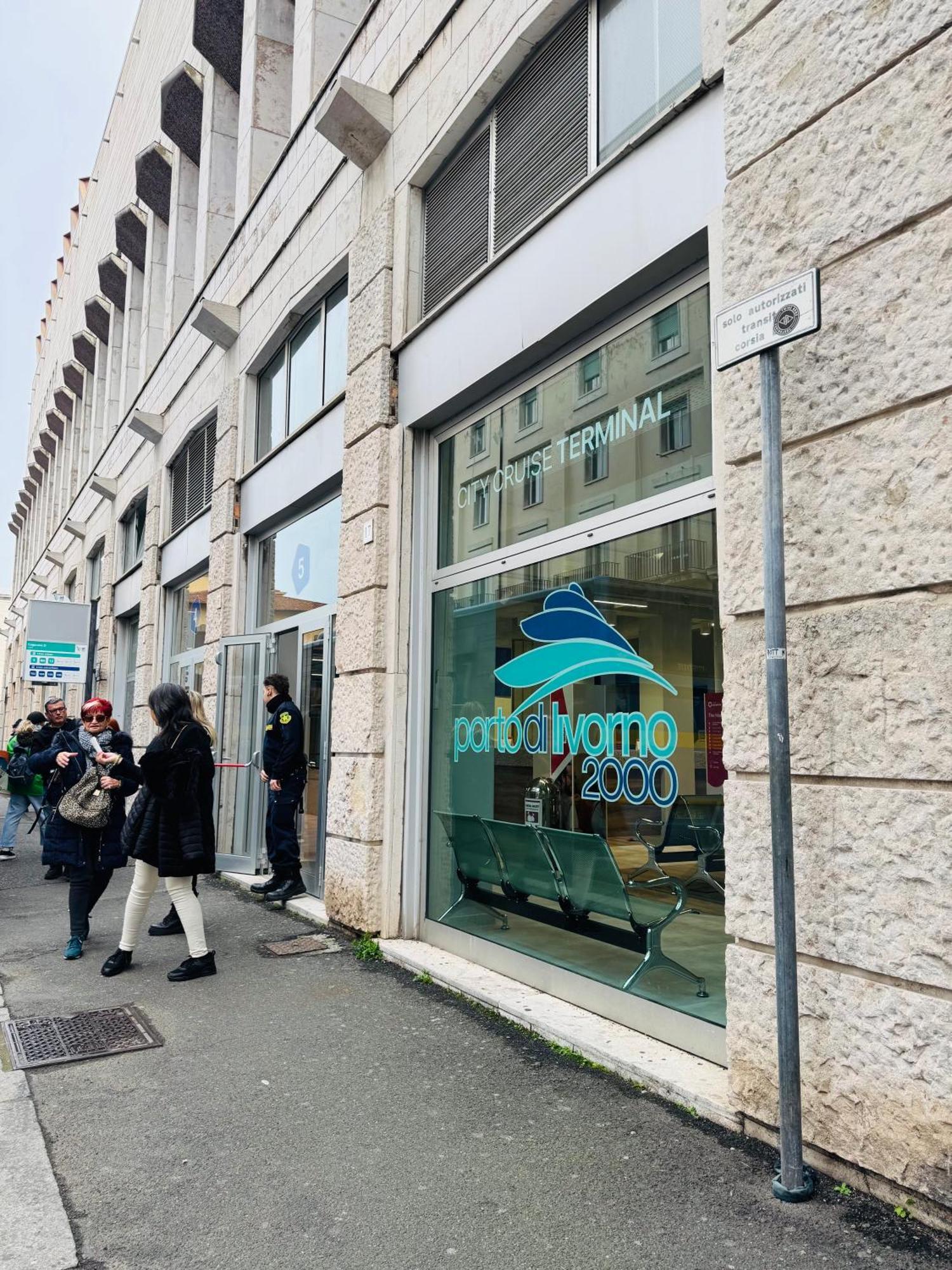 Affittacamere The Shuttle Livorno Exterior photo