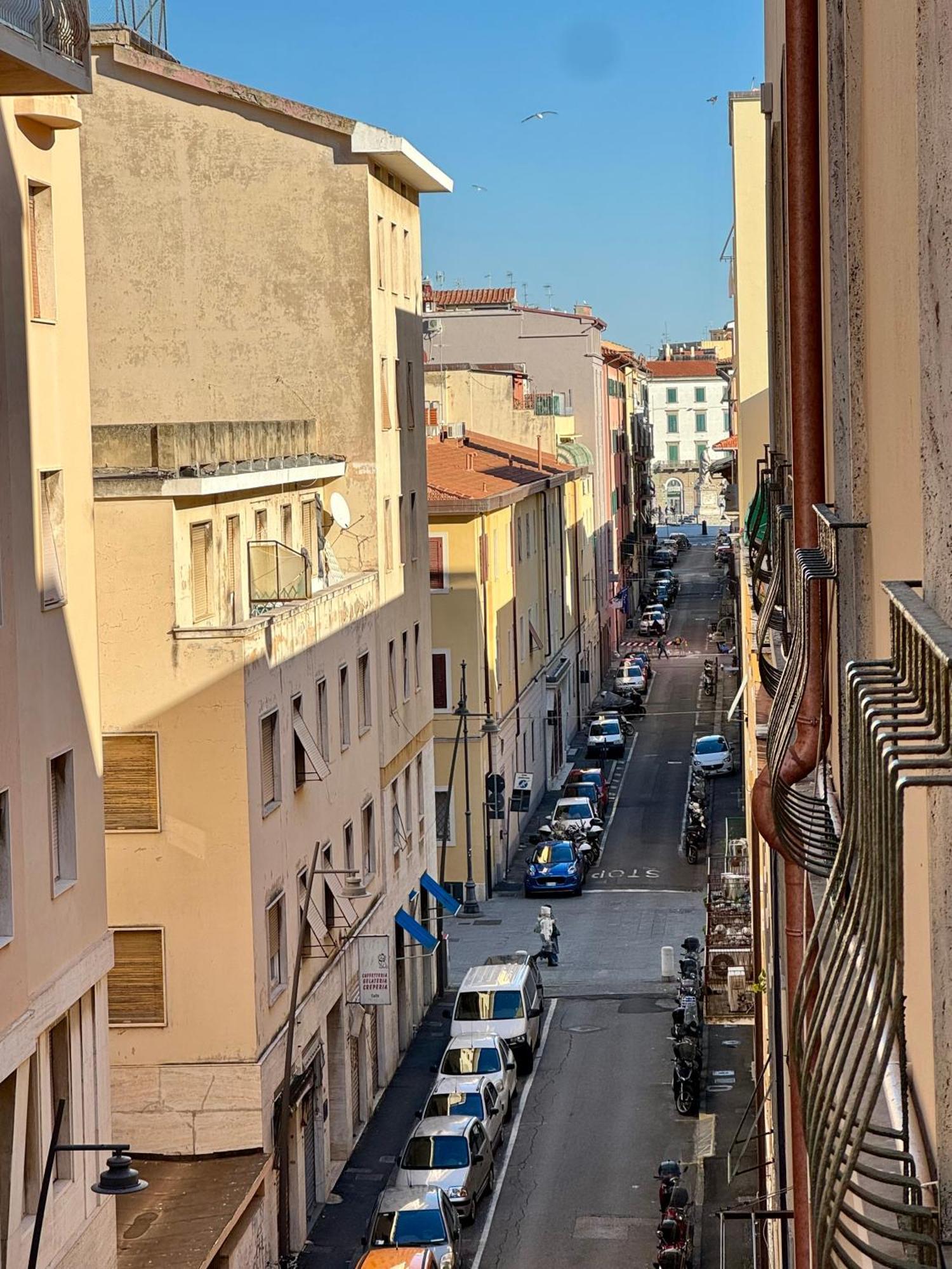 Affittacamere The Shuttle Livorno Exterior photo